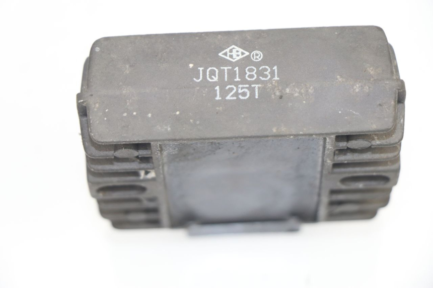 photo de REGULATOR ŁADOWANIA PEUGEOT SUM UP 125 (2008 - 2013) - Szczegół części