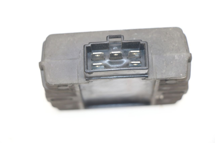 photo de REGULATOR ŁADOWANIA PEUGEOT SUM UP 125 (2008 - 2013) - Zoom stanu zużycia