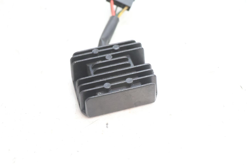 photo de REGULATOR ŁADOWANIA KYMCO SUPER 8 2T 50 (2007 - 2013) - Szczegół części