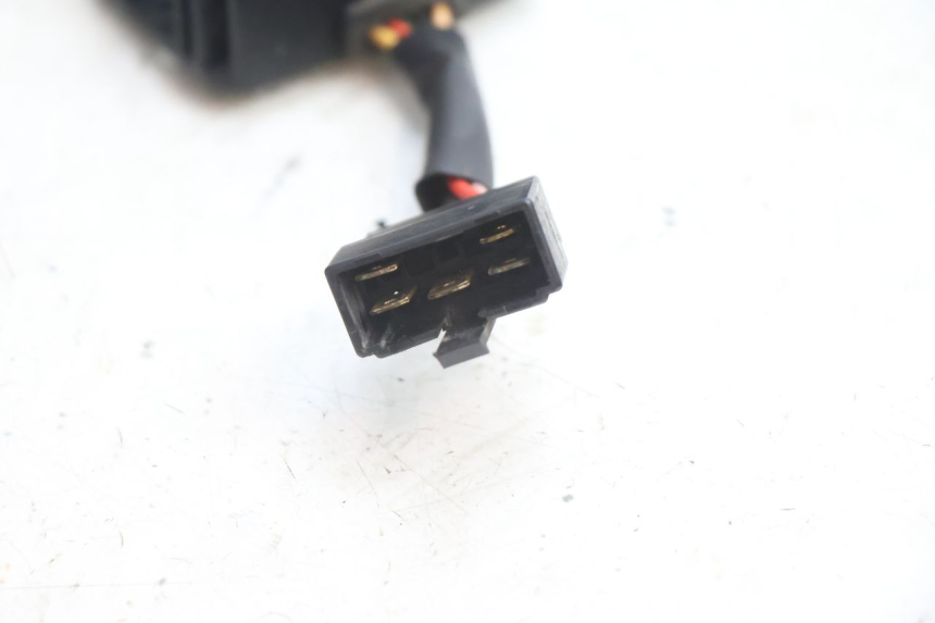 photo de REGULATOR ŁADOWANIA KYMCO SUPER 8 2T 50 (2007 - 2013) - Zbliżenie techniczne