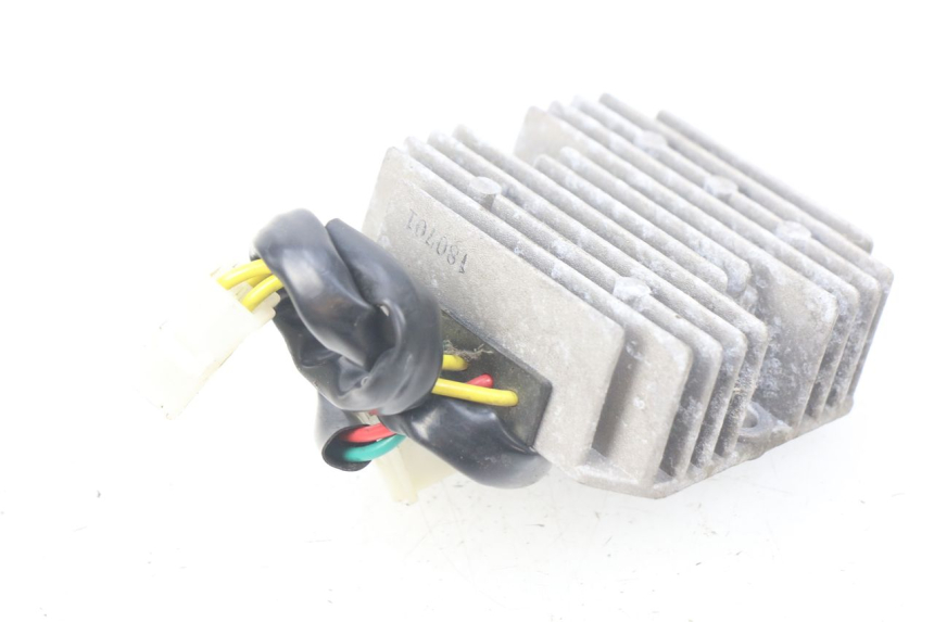 photo de REGULATOR ŁADOWANIA KYMCO SUPER 8 4T 50 (2018 - 2020) - Inny kąt widzenia