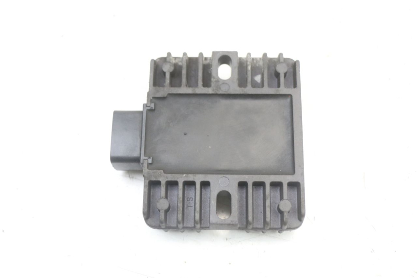 photo de REGULATOR ŁADOWANIA SUZUKI BURGMAN 125 (2018 - 2021) - Zbliżenie techniczne