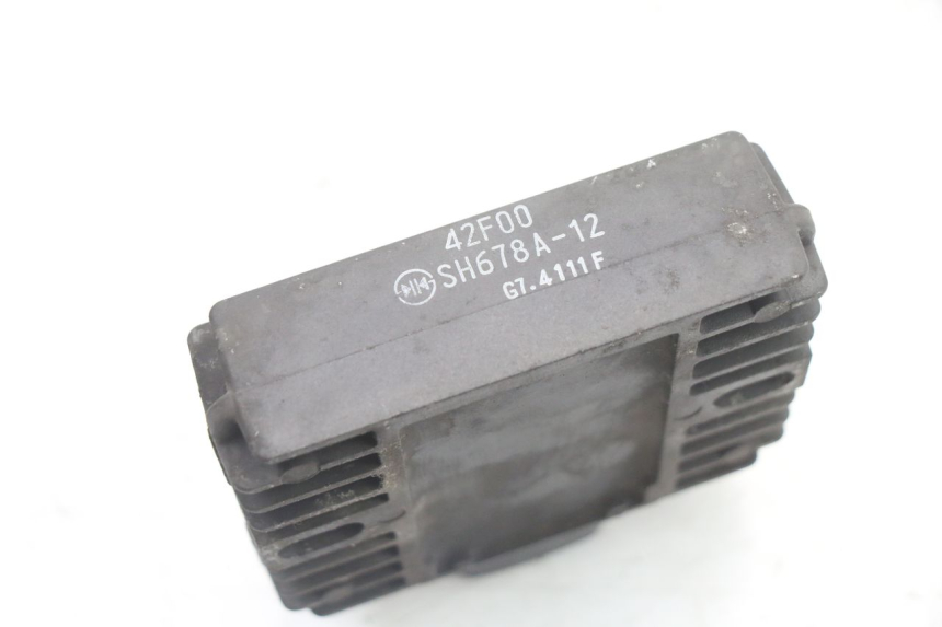 photo de REGULATOR ŁADOWANIA SUZUKI BURGMAN 125 (2018 - 2021) - Zbliżenie techniczne