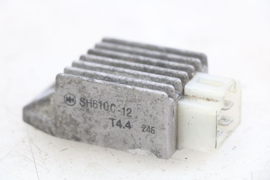 photo de REGULATOR ŁADOWANIA PEUGEOT SV 125 (1991 - 1994) - Zoom stanu zużycia