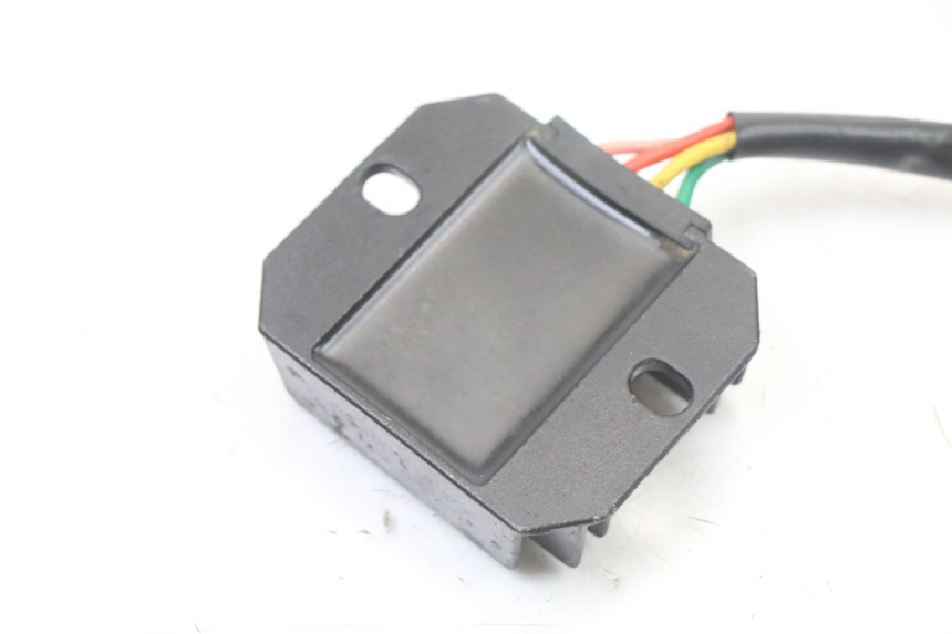 photo de REGULATOR ŁADOWANIA SYM JET 14 4T 50 (2018 - 2022) - Zbliżenie techniczne