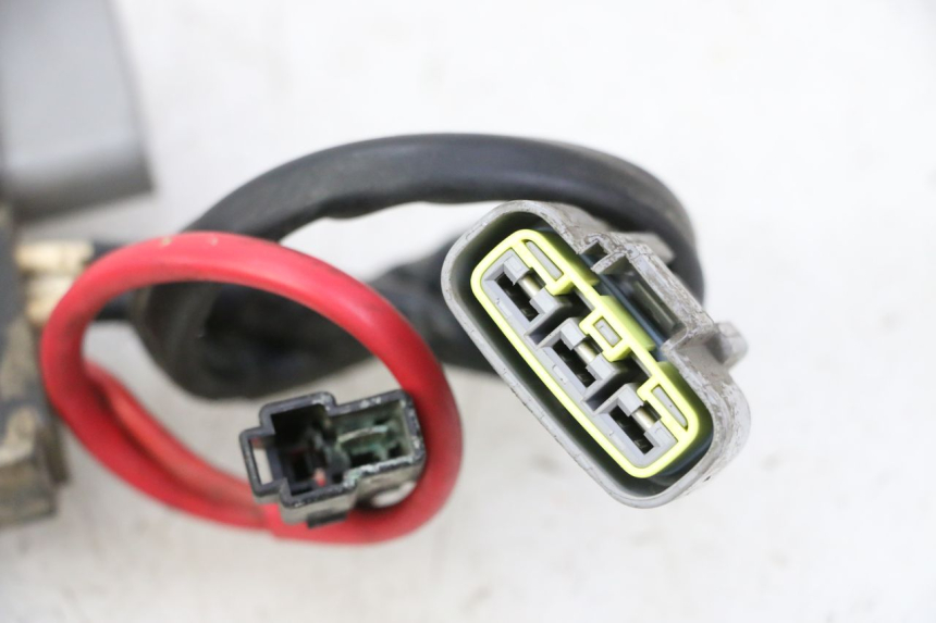 photo de REGULATOR ŁADOWANIA YAMAHA TDM ABS 900 (2002 - 2014) - Inny kąt widzenia