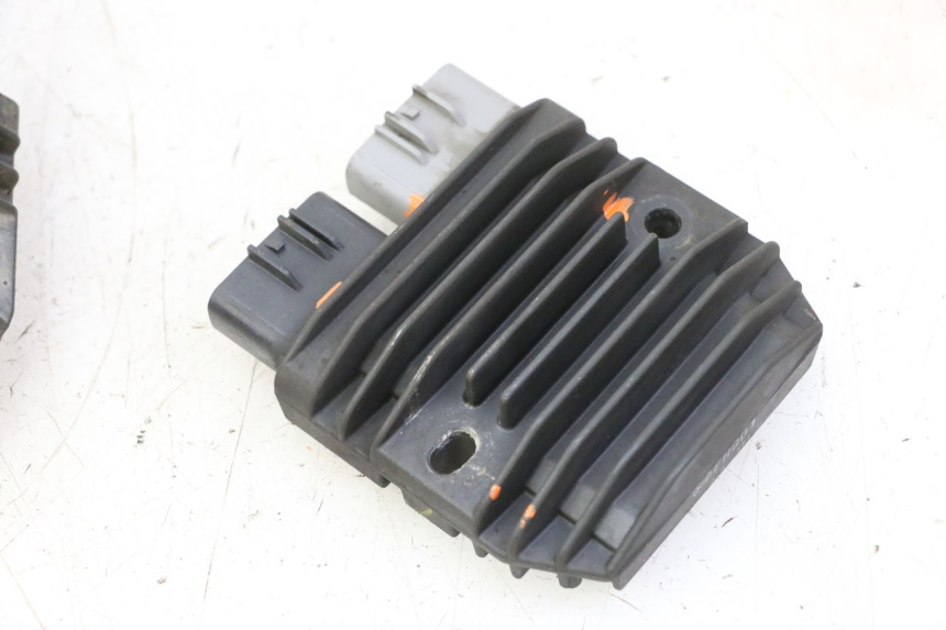 photo de REGULATOR ŁADOWANIA YAMAHA TDM ABS 900 (2002 - 2014) - Stan powierzchni
