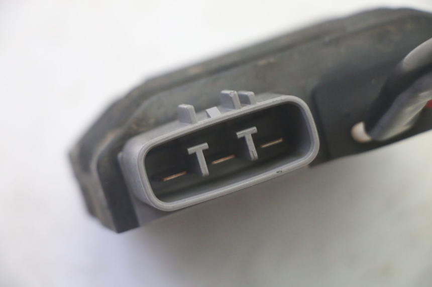 photo de REGULATOR ŁADOWANIA YAMAHA TDM ABS 900 (2002 - 2014) - Zbliżenie techniczne