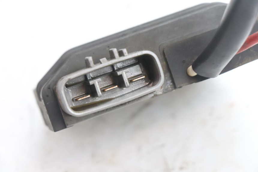 photo de REGULATOR ŁADOWANIA YAMAHA TDM ABS 900 (2002 - 2014) - Zbliżenie techniczne