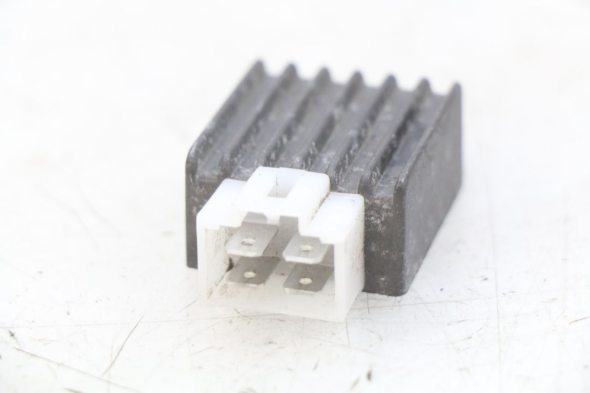 photo de REGULATOR ŁADOWANIA PEUGEOT TKR TREKKER FURIOUS 50 (2005 - 2014) - Szczegół części