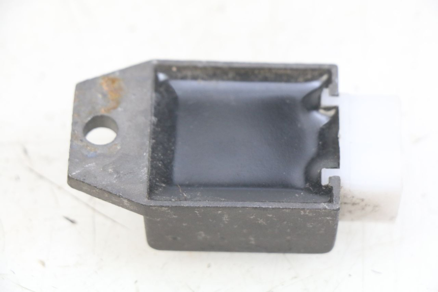 photo de REGULATOR ŁADOWANIA PEUGEOT TKR TREKKER FURIOUS 50 (2005 - 2014) - Zoom stanu zużycia