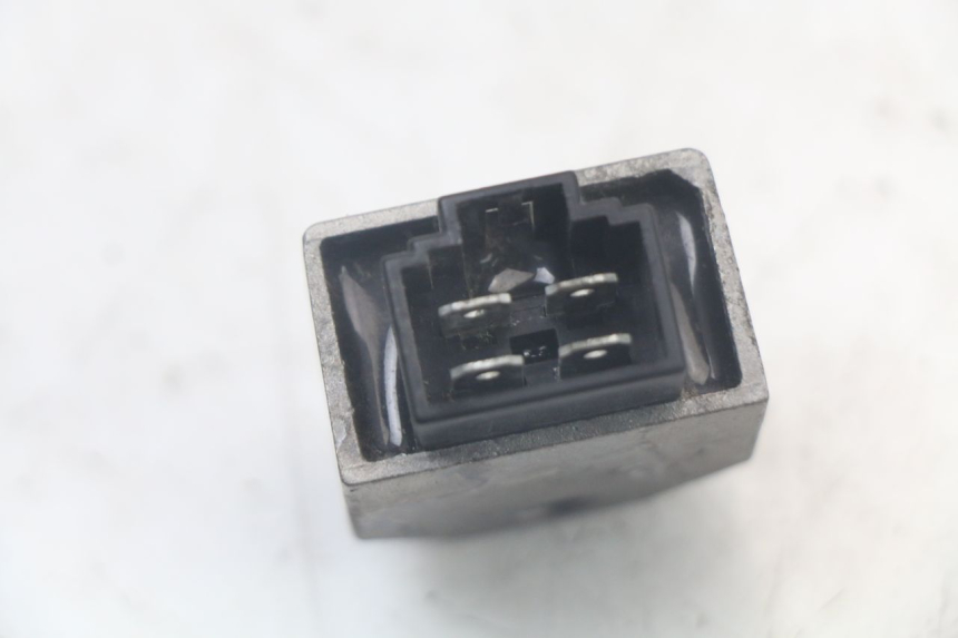 photo de REGULATOR ŁADOWANIA PEUGEOT TKR TREKKER FURIOUS 50 (2005 - 2014) - Zoom stanu zużycia