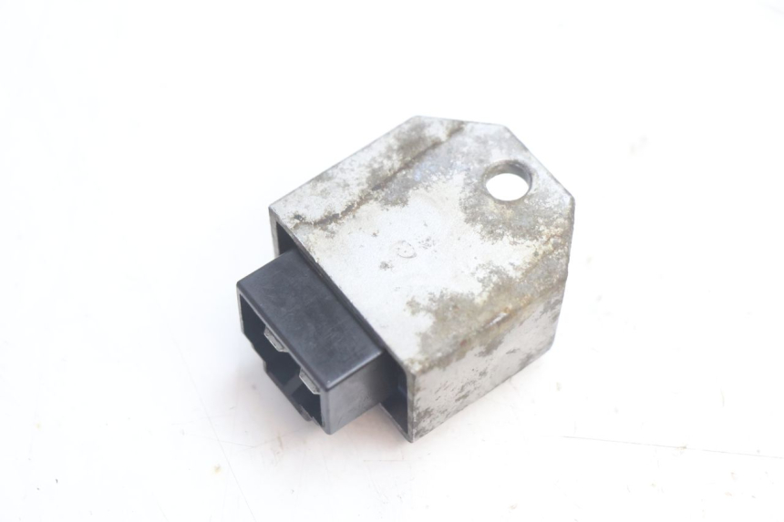 photo de REGULATOR ŁADOWANIA PEUGEOT TREKKER TKR 50 (2005 - 2014) - Zoom stanu zużycia