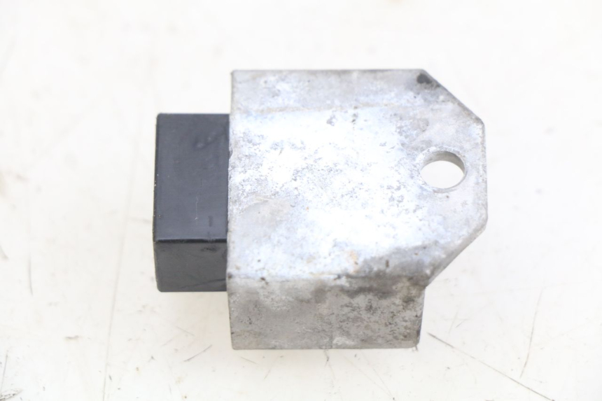 photo de REGULATOR ŁADOWANIA PEUGEOT TREKKER 50 (1998 - 2004) - Szczegół części