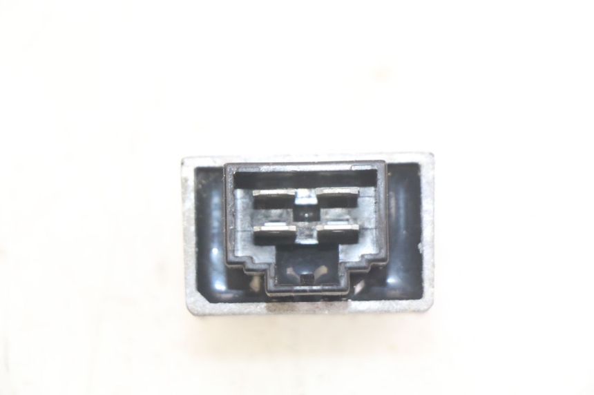 photo de REGULATOR ŁADOWANIA PEUGEOT TREKKER 50 (1998 - 2004) - Zoom stanu zużycia