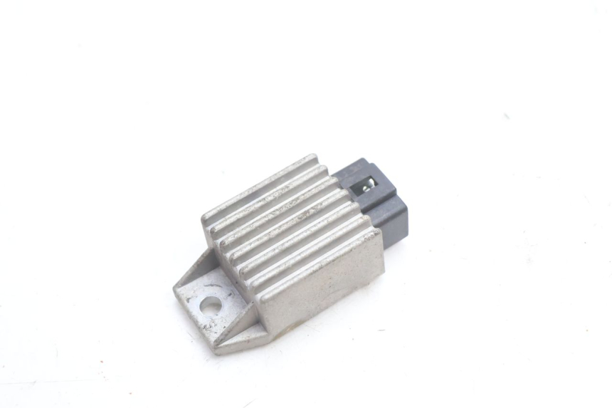 photo de REGULATOR ŁADOWANIA PEUGEOT TREKKER 50 (1995 - 2004) - Szczegół części