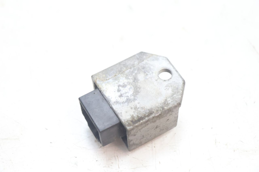 photo de REGULATOR ŁADOWANIA PEUGEOT TREKKER 50 (1995 - 2004) - Zoom stanu zużycia