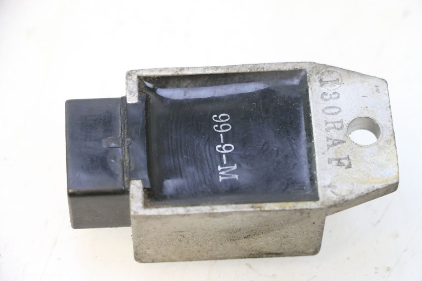 photo de REGULATOR ŁADOWANIA PEUGEOT TREKKER 50 (1995 - 2004) - Szczegół części
