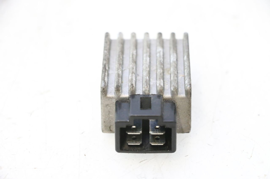 photo de REGULATOR ŁADOWANIA PEUGEOT TREKKER 50 (1995 - 2004) - Inny kąt widzenia