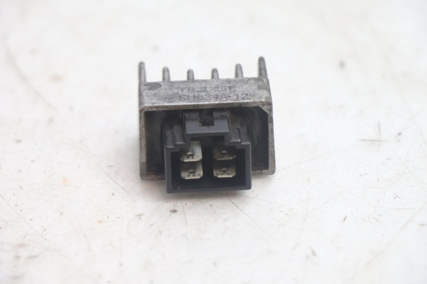 photo de REGULATOR ŁADOWANIA PEUGEOT TREKKER 50 (1995 - 2004) - Zoom stanu zużycia