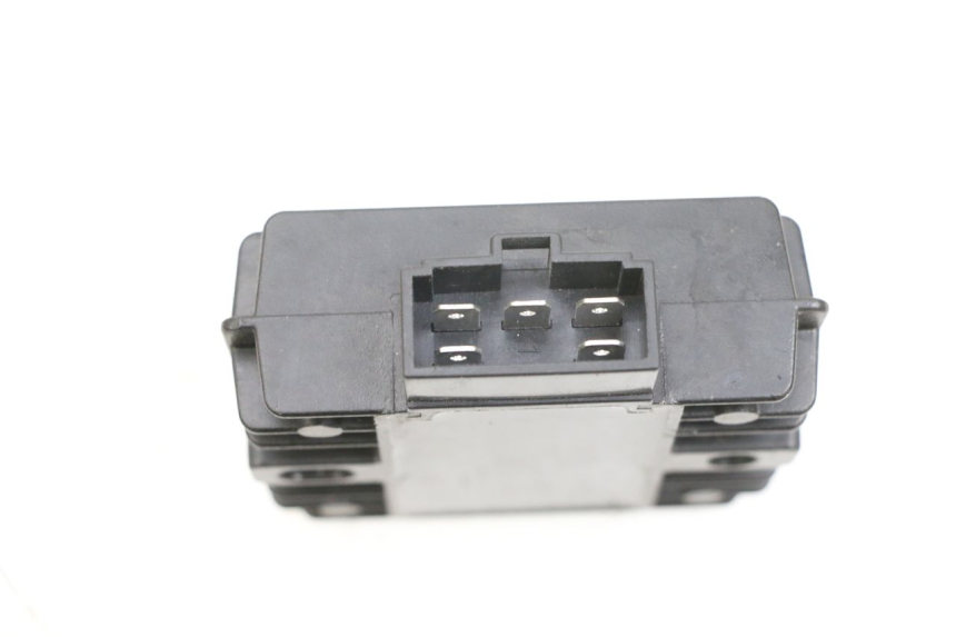 photo de REGULATOR ŁADOWANIA YAMAHA TRICITY 300 (2020 - 2024) - Zbliżenie techniczne
