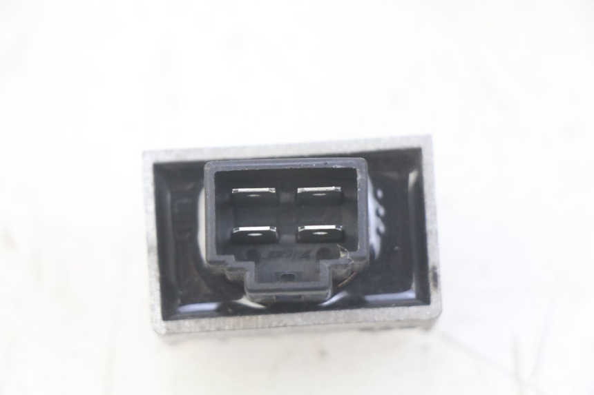 photo de REGULATOR ŁADOWANIA PEUGEOT TWEET 4T 50 (2010 - 2014) - Zoom stanu zużycia