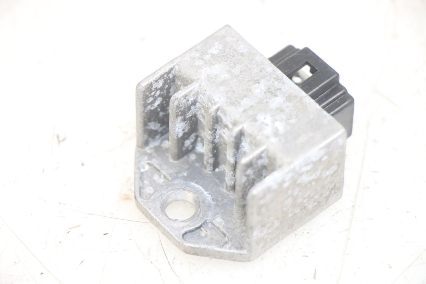 photo de REGULATOR ŁADOWANIA PEUGEOT TWEET 4T 50 (2014 - 2019) - Zoom stanu zużycia