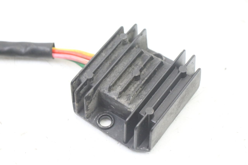 photo de REGULATOR ŁADOWANIA PEUGEOT TWEET 4T 50 (2018 - 2022) - Zoom stanu zużycia