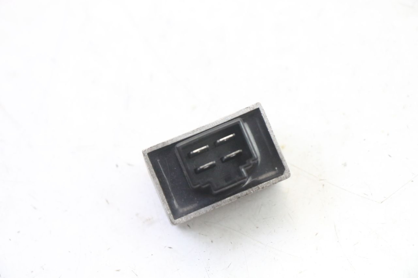 photo de REGULATOR ŁADOWANIA PEUGEOT TWEET 4T 50 (2014 - 2019) - Zbliżenie techniczne