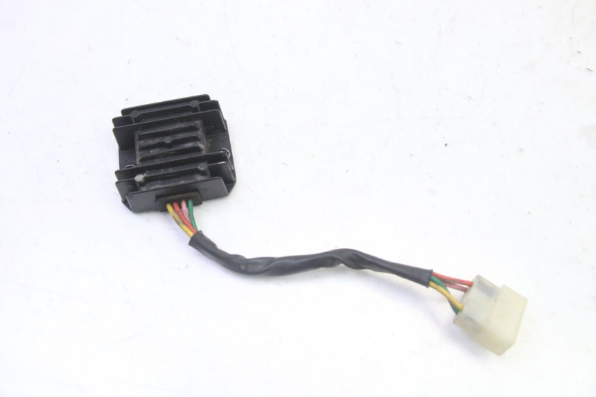 photo de REGULATOR ŁADOWANIA PEUGEOT TWEET 4T 50 (2018 - 2022) - Zoom stanu zużycia