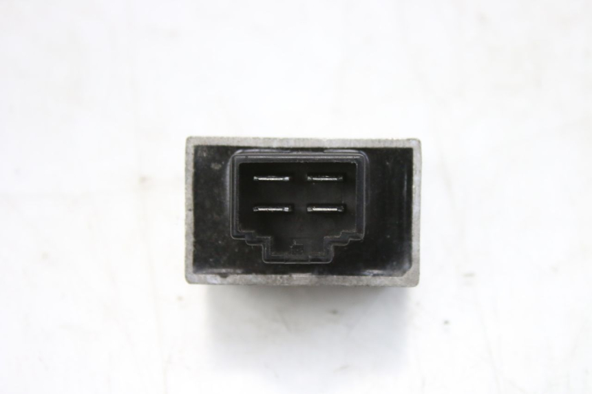 photo de REGULATOR ŁADOWANIA PEUGEOT TWEET 125 (2010 - 2017) - Zbliżenie techniczne