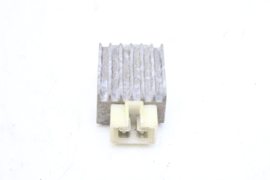 photo de REGULATOR ŁADOWANIA PEUGEOT V-CLIC VCLIC 50 (2007 - 2013) - Zoom stanu zużycia