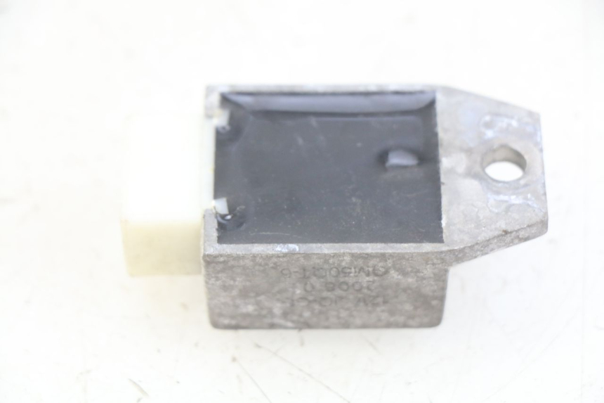 photo de REGULATOR ŁADOWANIA PEUGEOT V-CLIC VCLIC 50 (2007 - 2013) - Zoom stanu zużycia