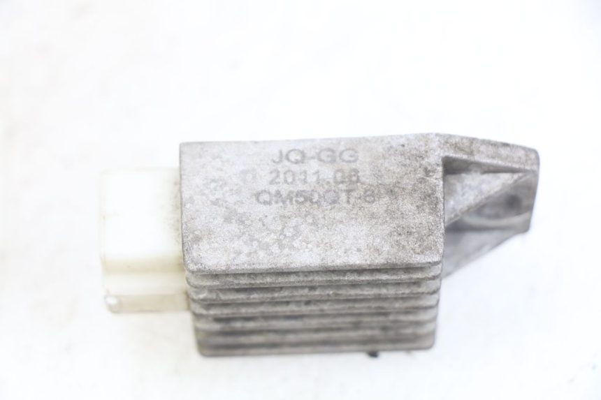 photo de REGULATOR ŁADOWANIA PEUGEOT V-CLIC VCLIC 50 (2007 - 2013) - Szczegół części