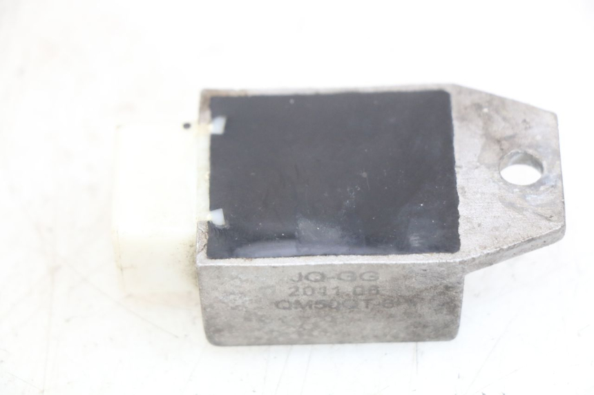 photo de REGULATOR ŁADOWANIA PEUGEOT V-CLIC VCLIC 50 (2007 - 2013) - Zoom stanu zużycia