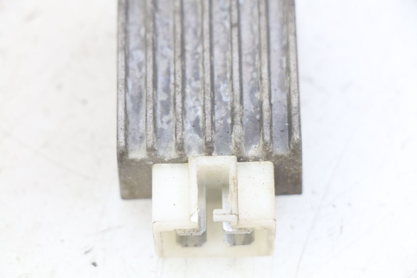 photo de REGULATOR ŁADOWANIA PEUGEOT V-CLIC VCLIC 50 (2007 - 2013) - Zbliżenie techniczne