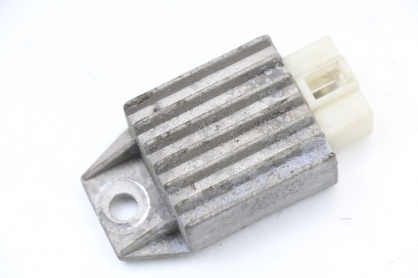 photo de REGULATOR ŁADOWANIA PEUGEOT V-CLIC VCLIC 50 (2007 - 2013) - Zoom stanu zużycia