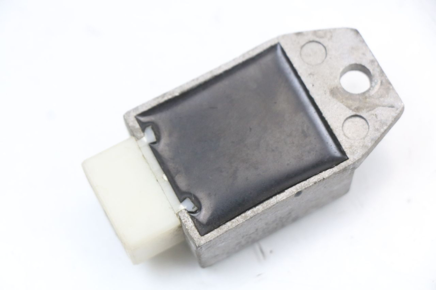 photo de REGULATOR ŁADOWANIA PEUGEOT V-CLIC VCLIC 50 (2007 - 2013) - Inny kąt widzenia