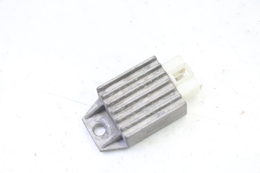 photo de REGULATOR ŁADOWANIA PEUGEOT V-CLIC VCLIC 50 (2007 - 2013) - Widok główny