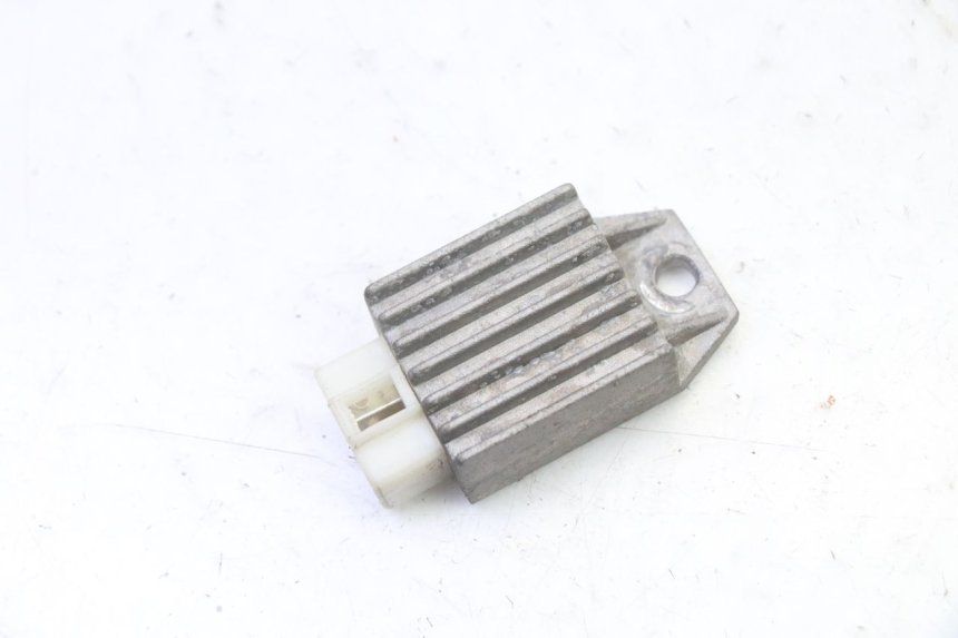 photo de REGULATOR ŁADOWANIA PEUGEOT V-CLIC VCLIC 50 (2007 - 2013) - Szczegół części