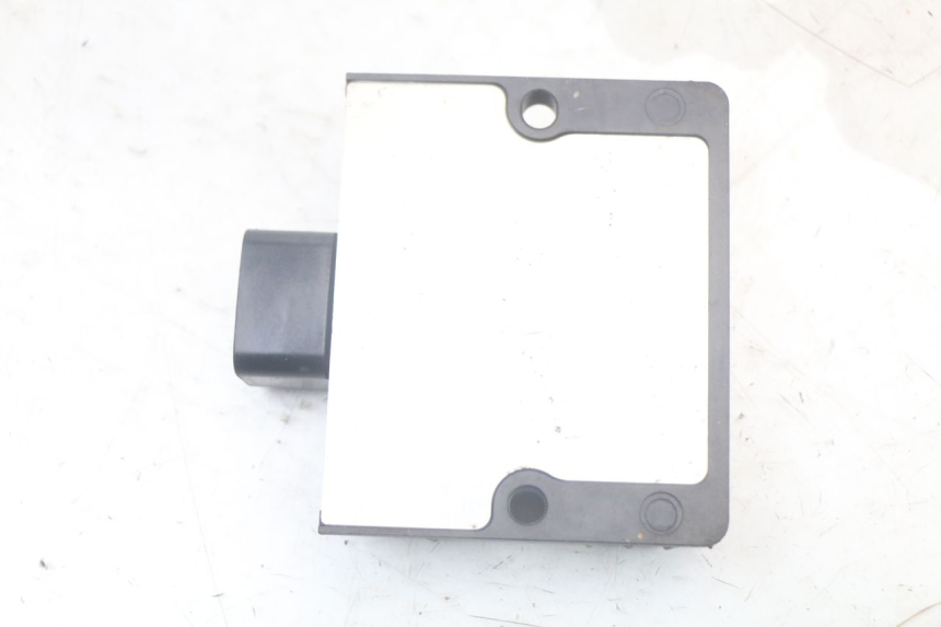 photo de REGULATOR ŁADOWANIA KAWASAKI VERSYS ABS 650 (2015 - 2018) - Zbliżenie techniczne