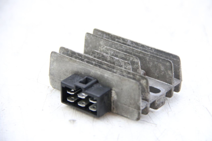 photo de REGULATOR ŁADOWANIA PIAGGIO VESPA GRANTURISMO 125 (2003 - 2007) - Inny kąt widzenia