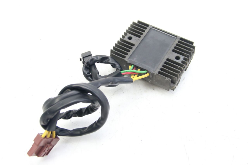 photo de REGULATOR ŁADOWANIA PIAGGIO VESPA GTS SUPER IE 125 (2009 - 2016) - Szczegół części