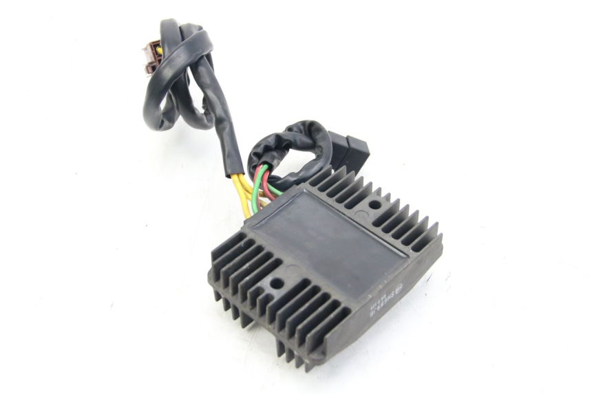 photo de REGULATOR ŁADOWANIA PIAGGIO VESPA GTS SUPER IE 125 (2009 - 2016) - Zoom stanu zużycia