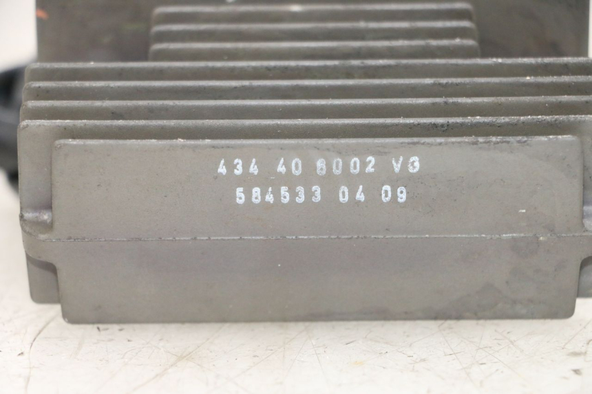 photo de REGULATOR ŁADOWANIA PIAGGIO VESPA GTS SUPER IE 125 (2009 - 2016) - Zoom stanu zużycia