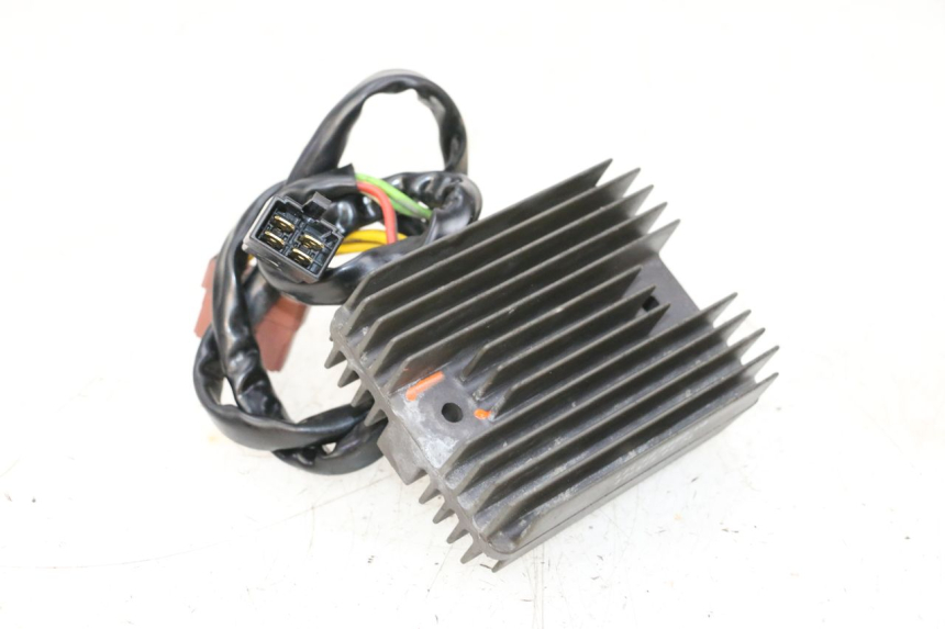 photo de REGULATOR ŁADOWANIA PIAGGIO VESPA GTS SUPER IE 125 (2009 - 2016) - Punkty mocowania