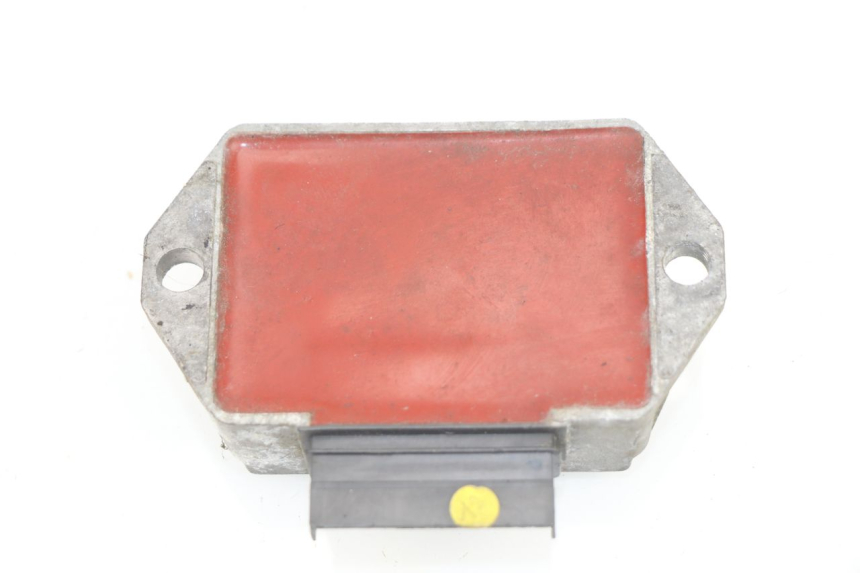 photo de REGULATOR ŁADOWANIA PIAGGIO VESPA LX 2T 50 (2005 - 2013) - Zoom stanu zużycia