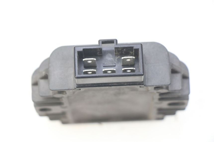 photo de REGULATOR ŁADOWANIA PIAGGIO VESPA LX 125 (2005 - 2010) - Zoom stanu zużycia