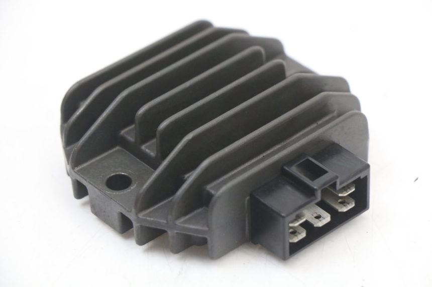 photo de REGULATOR ŁADOWANIA PIAGGIO VESPA LX 125 (2005 - 2010) - Widok główny