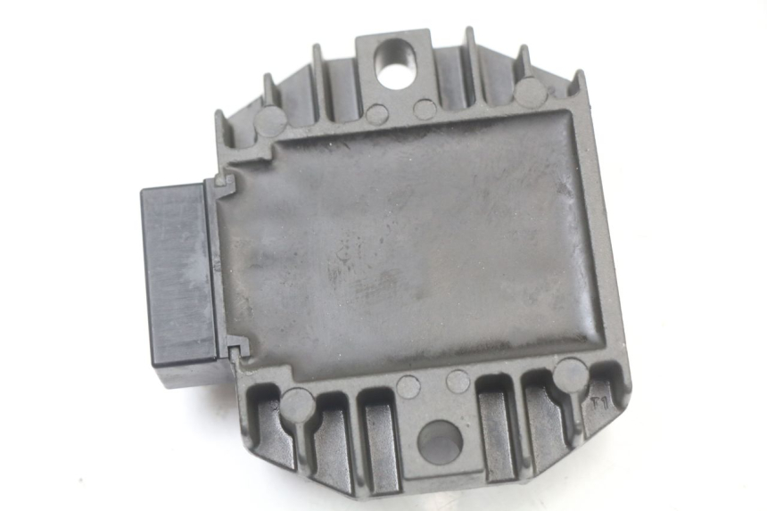 photo de REGULATOR ŁADOWANIA PIAGGIO VESPA LX 125 (2005 - 2010) - Inny kąt widzenia